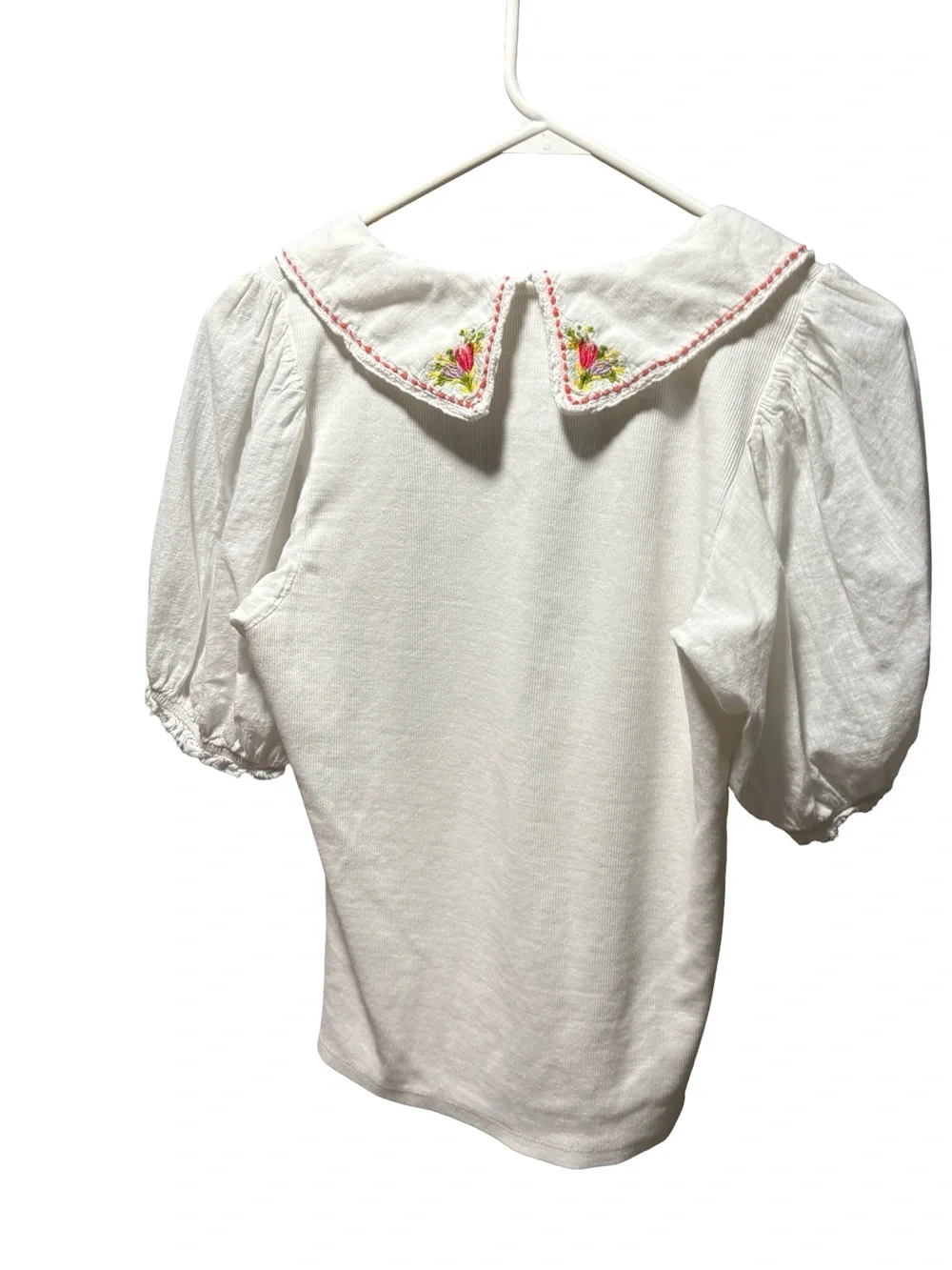 By Anthropologie White Ribbed Top w/ Floral Embroidered Peter Pan Collar Size M